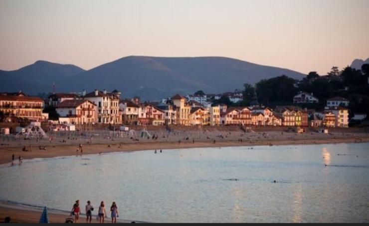 2 pièces à 300m de la grande plage - 2 à 5 couchages Saint-Jean-de-Luz Esterno foto